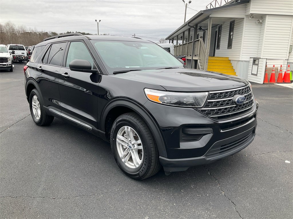 Certified 2022 Ford Explorer XLT image 3