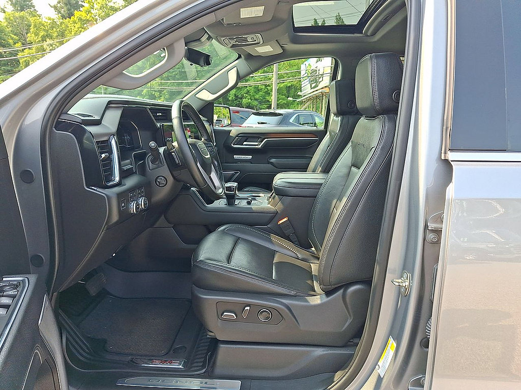 Used 2025 GMC Sierra 1500 Denali w/ Denali Reserve Package AWD/4WD image 11