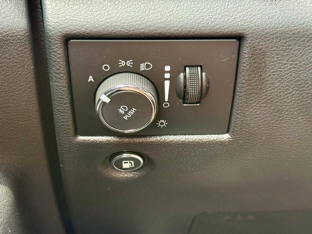 Used 2020 Jeep Grand Cherokee Laredo AWD/4WD image 28