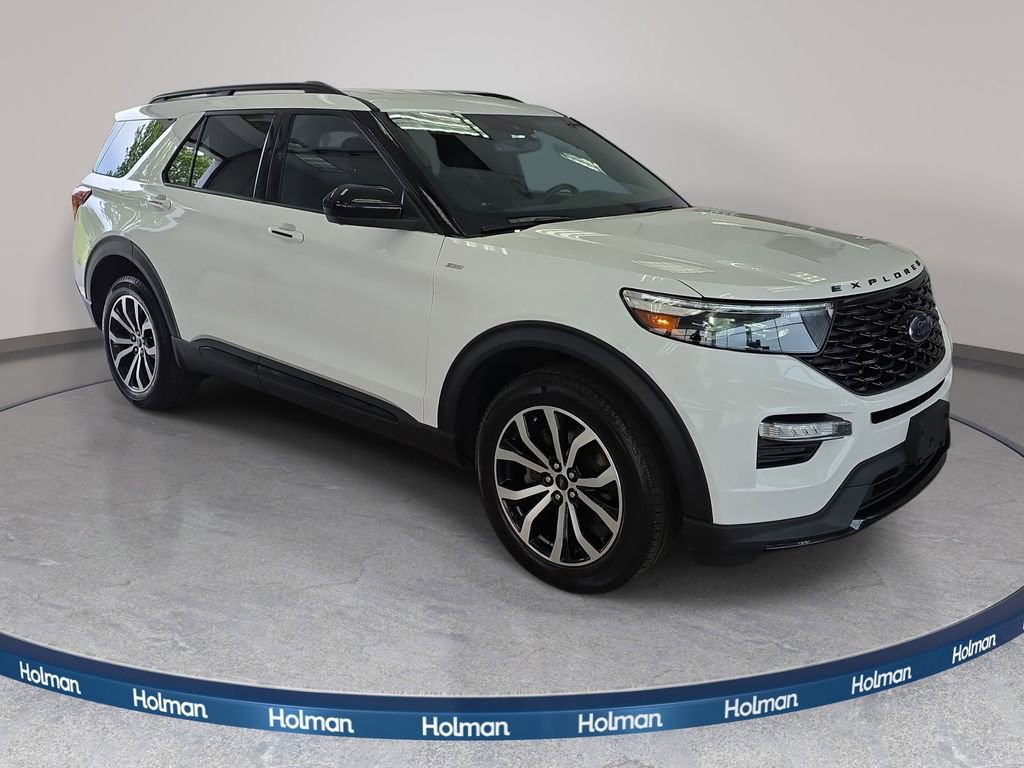 Certified 2023 Ford Explorer ST-Line AWD/4WD image 3