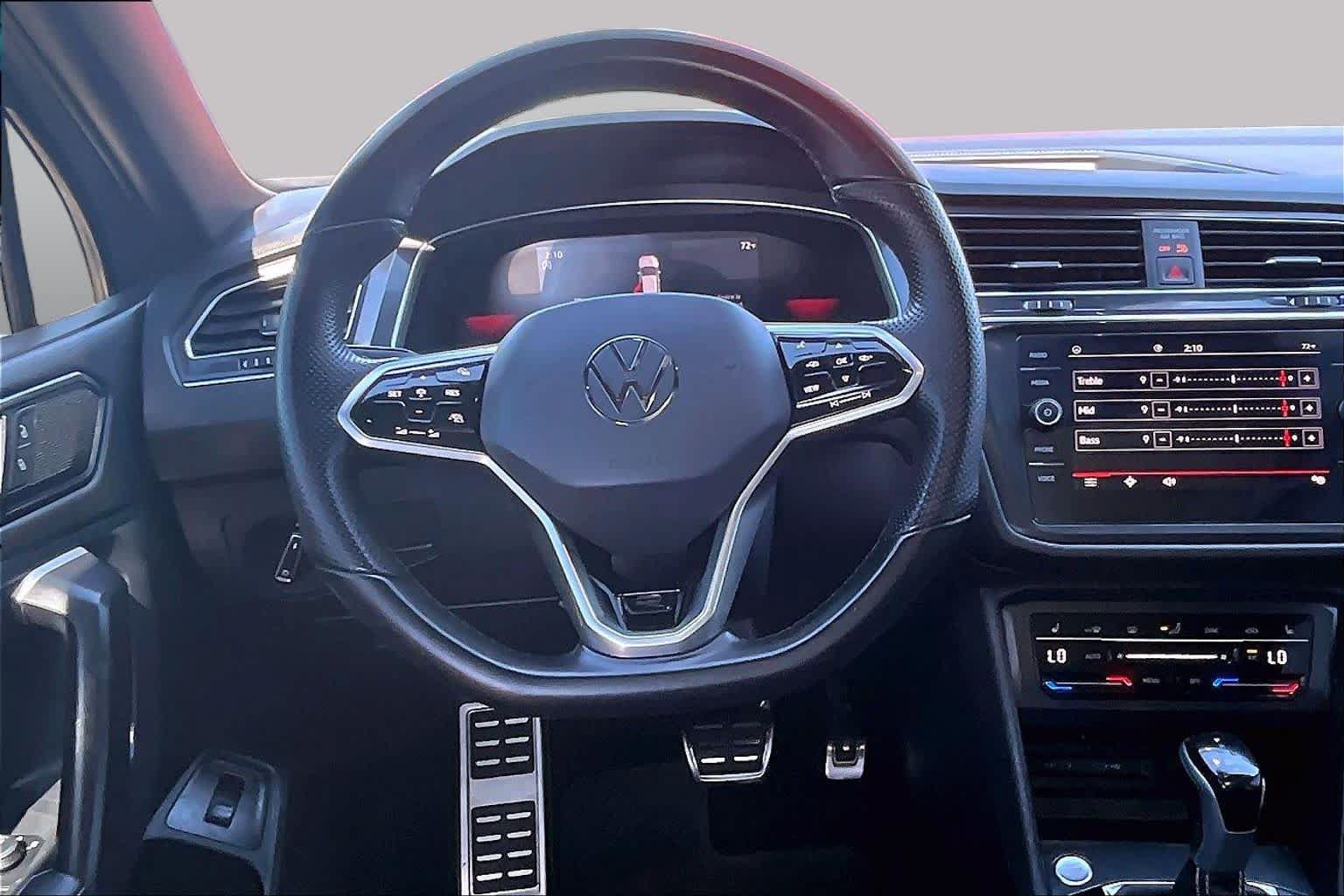 Used 2024 Volkswagen Tiguan SE R-Line FWD image 6