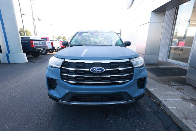 Certified 2026 Ford Explorer Active AWD/4WD image 2