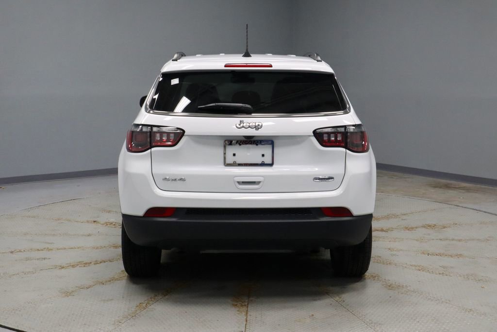 Used 2025 Jeep Compass Latitude image 4