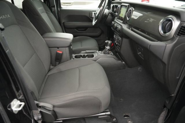 Used 2022 Jeep Wrangler Unlimited Sahara w/ Cold Weather Group AWD/4WD image 18