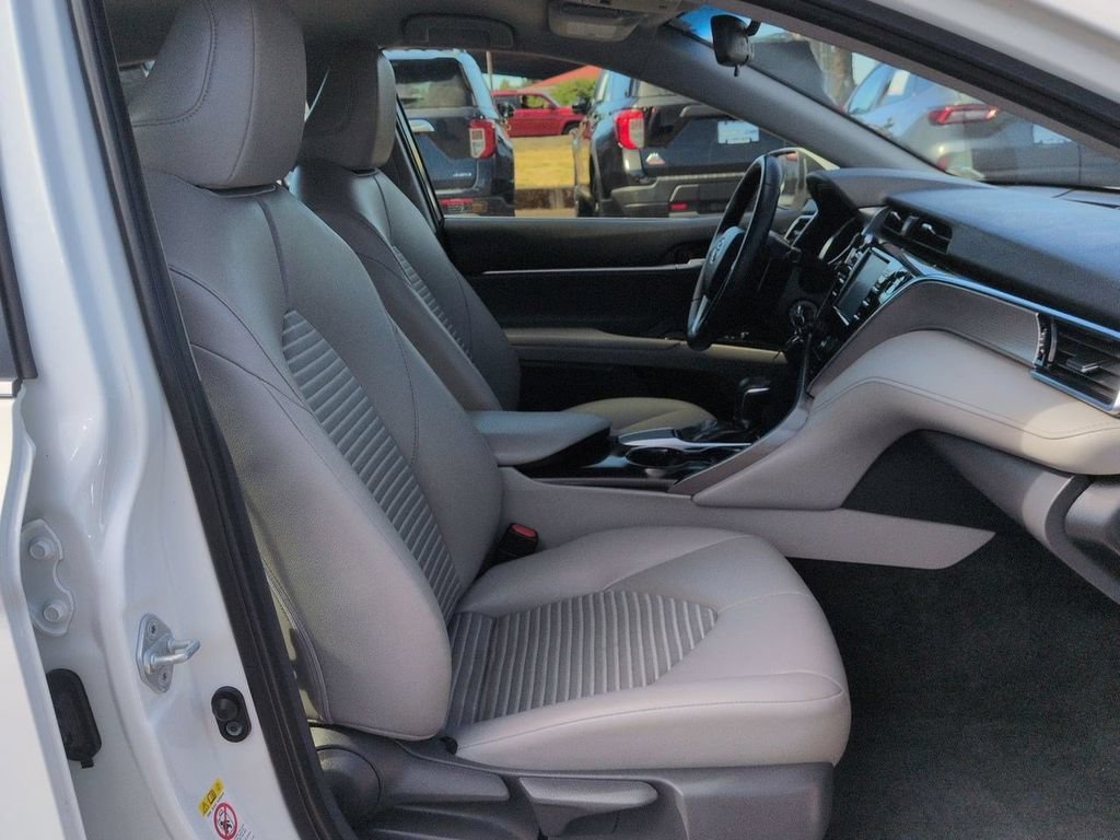Used 2018 Toyota Camry SE FWD image 29