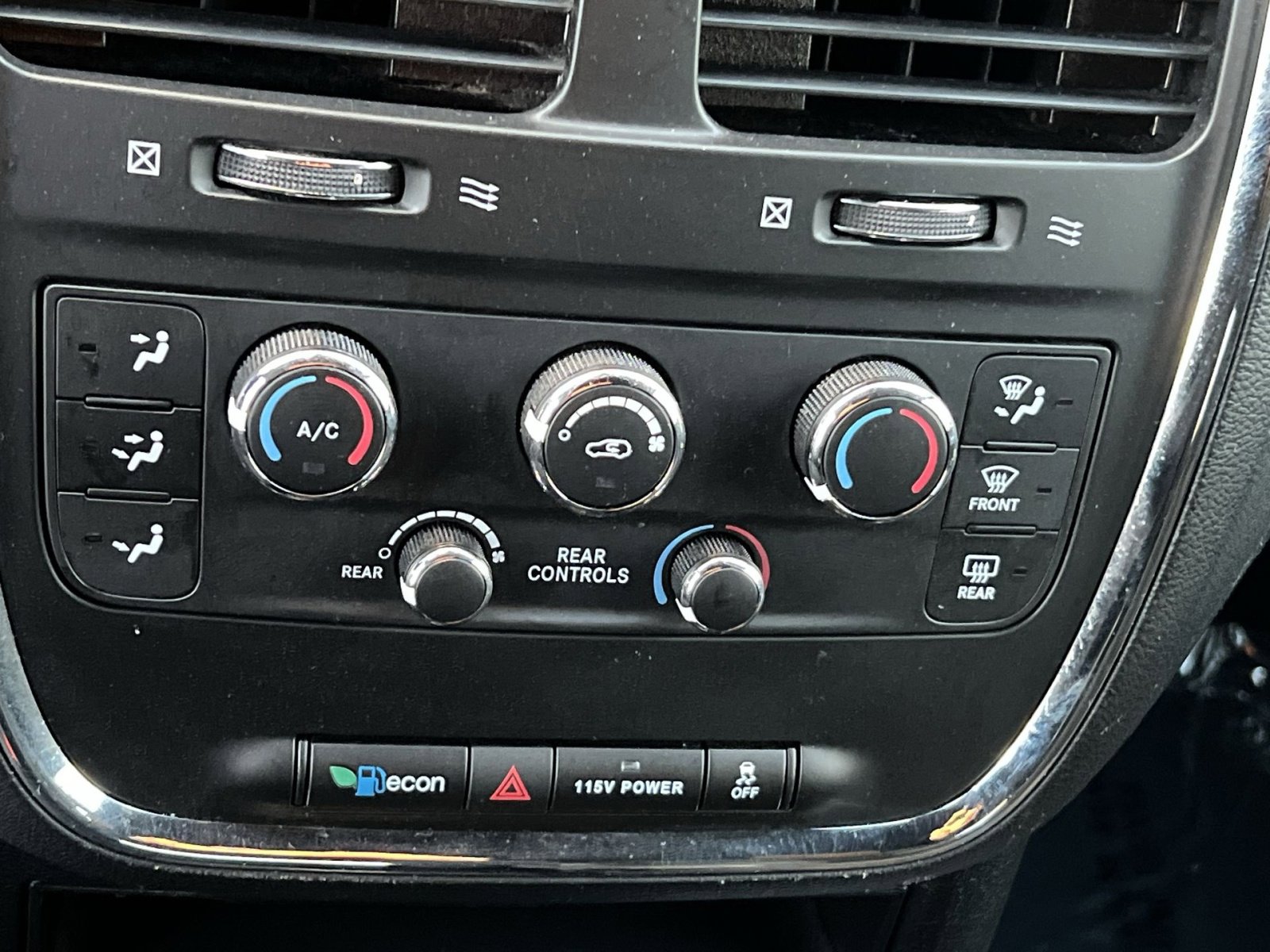 Used 2019 Dodge Grand Caravan SE FWD image 29