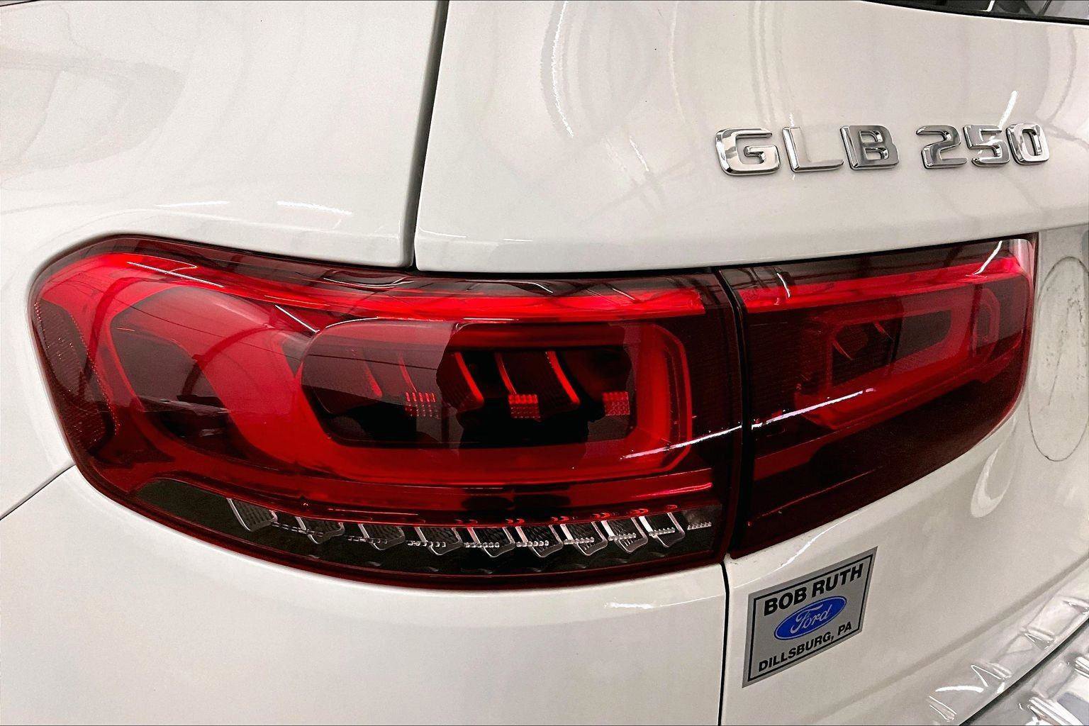 Used 2021 Mercedes-Benz GLB 250 4MATIC image 29