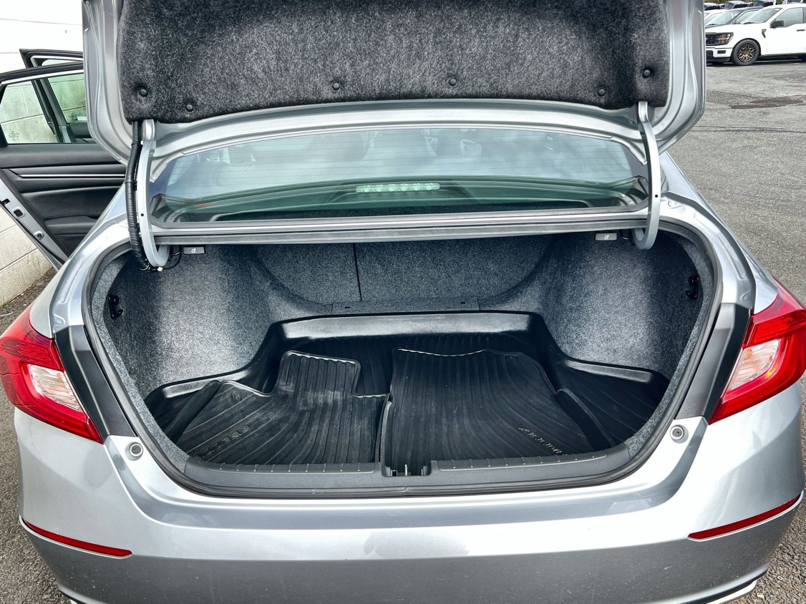 Used 2019 Honda Accord EX image 25