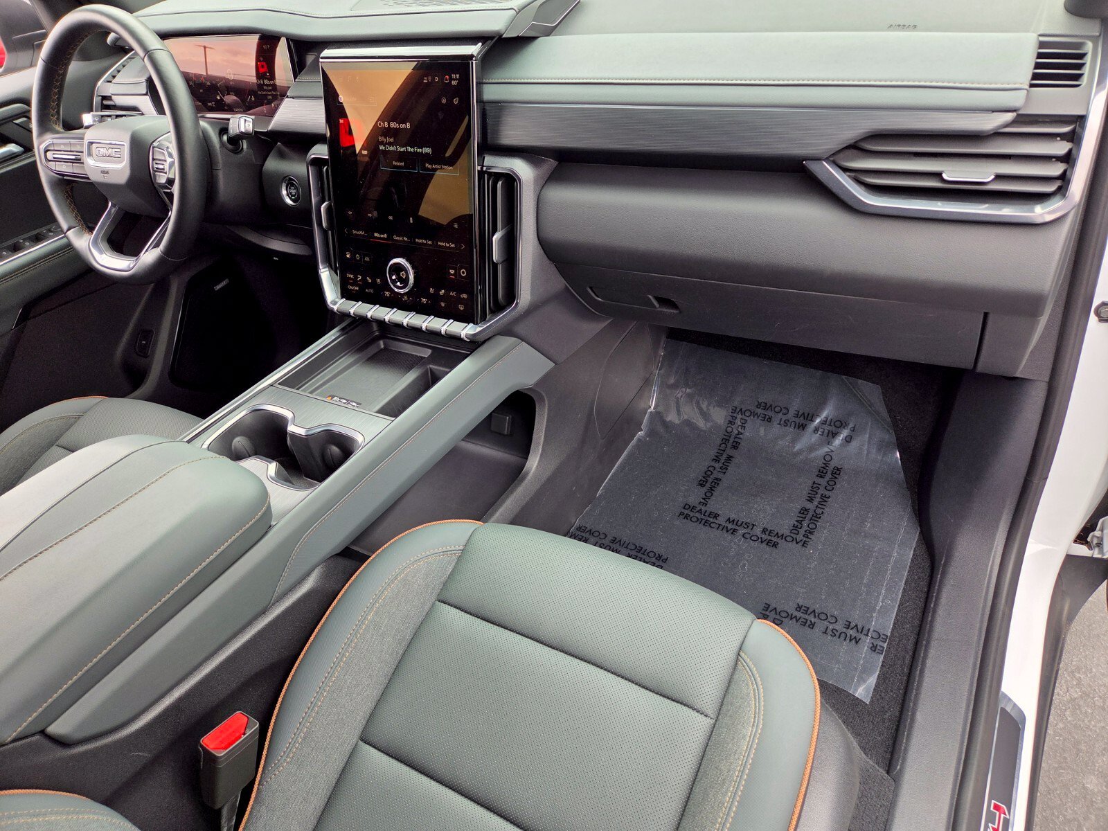 Used 2025 GMC Acadia AT4 w/ Luxury Package AWD/4WD image 17