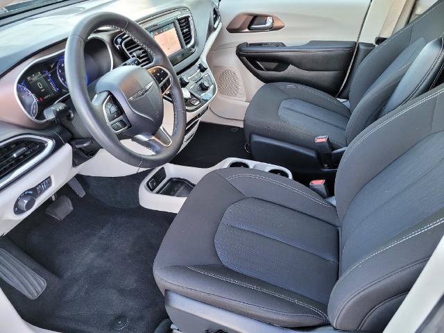 Used 2023 Chrysler Voyager LX FWD image 16
