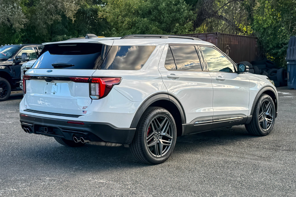 Certified 2025 Ford Explorer ST AWD/4WD image 3