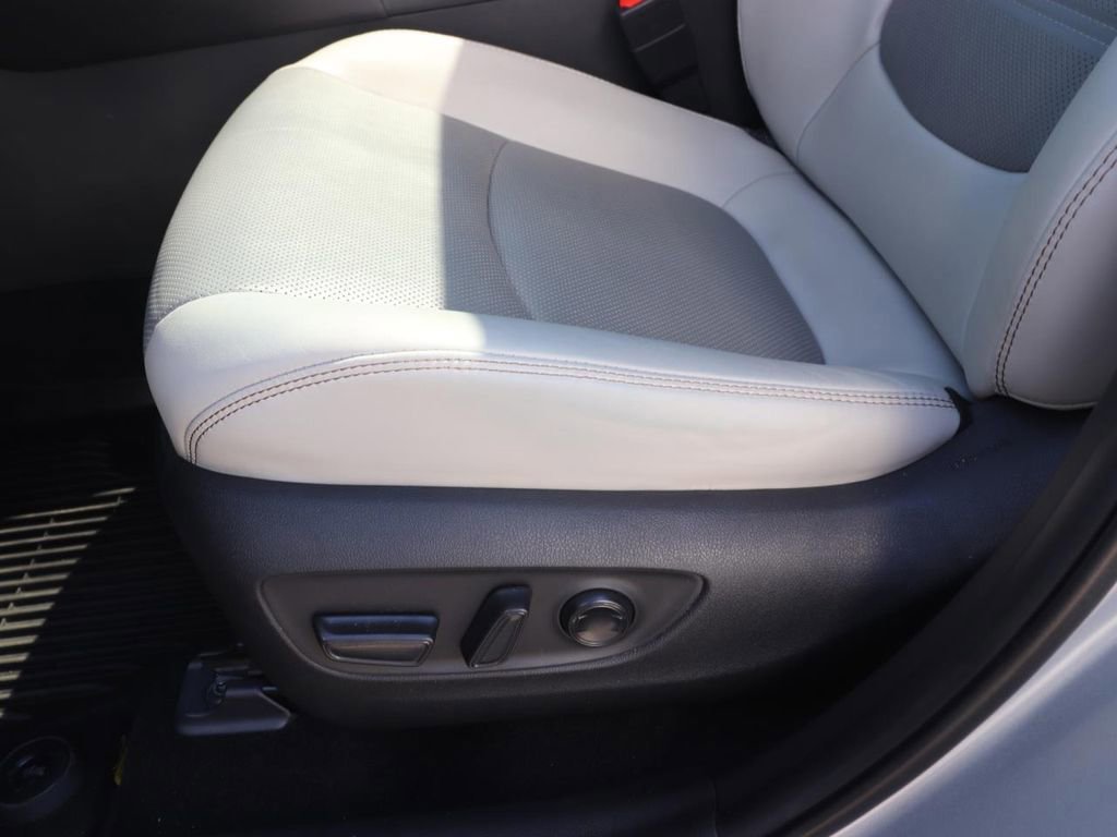 Used 2024 Toyota RAV4 Limited image 16