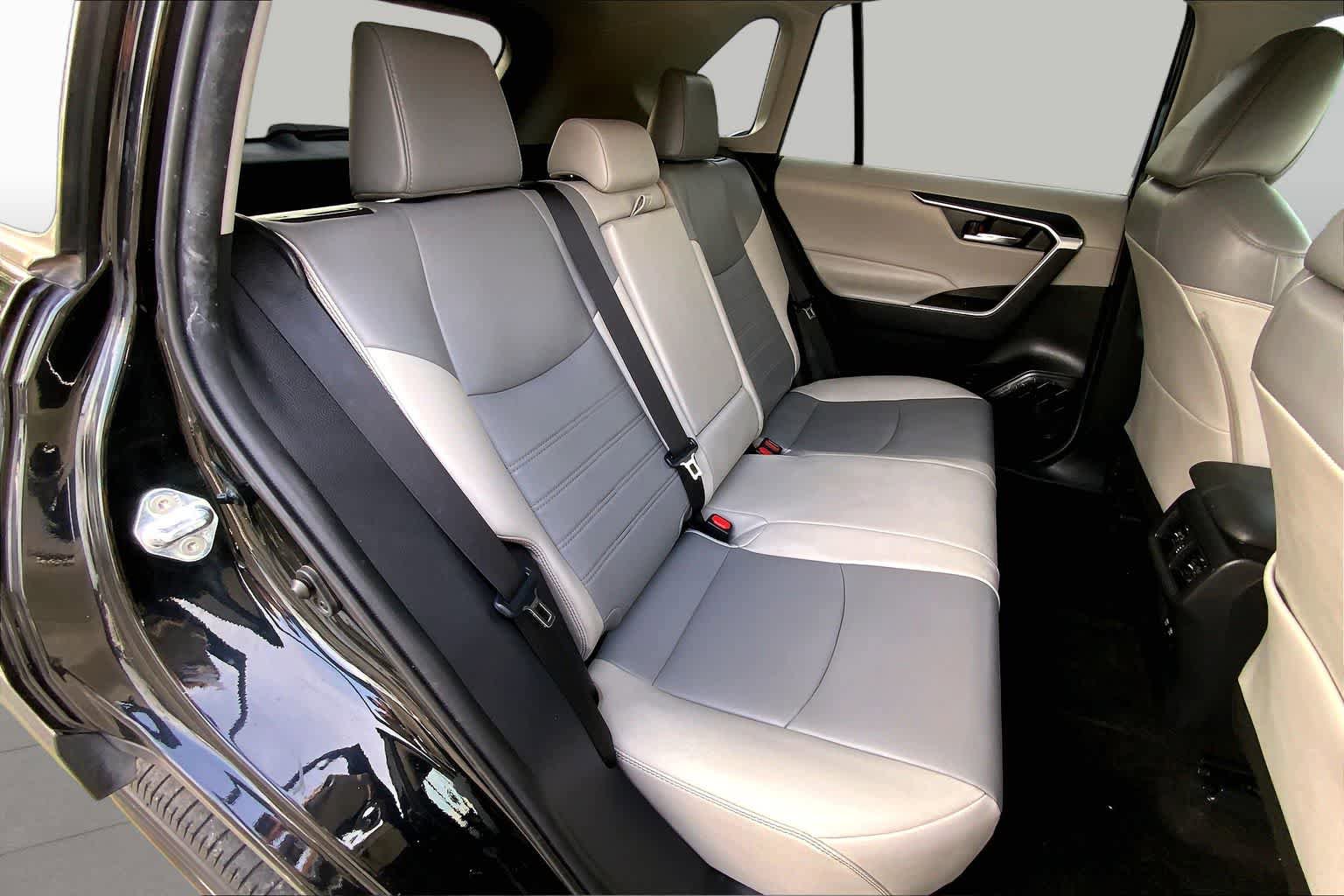 Used 2021 Toyota RAV4 XLE Premium FWD image 19