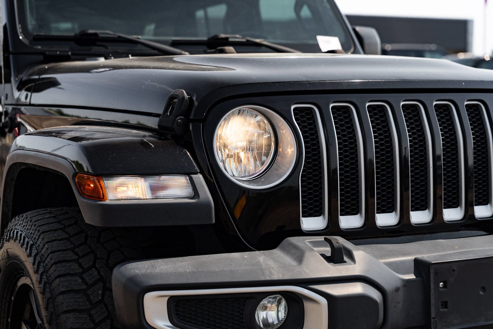 Used 2019 Jeep Wrangler Unlimited Sahara AWD/4WD image 10