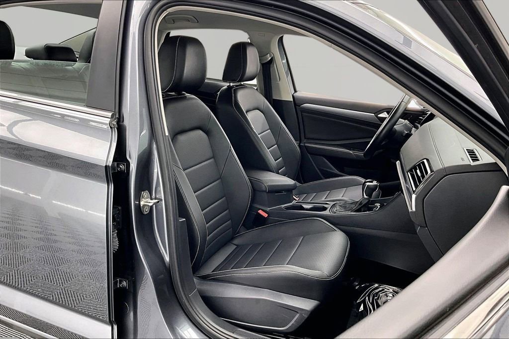 Used 2024 Volkswagen Jetta SE FWD image 7