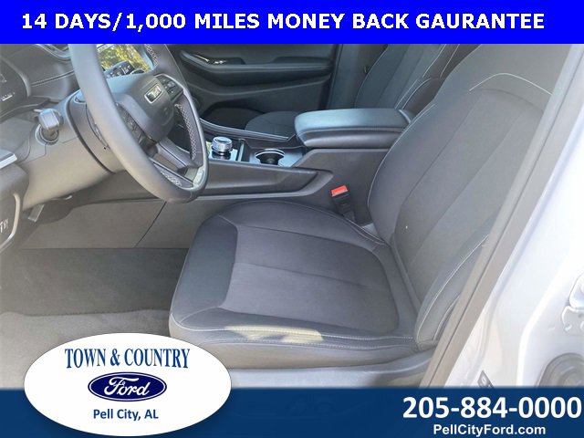 Used 2024 Jeep Grand Cherokee Laredo X image 12