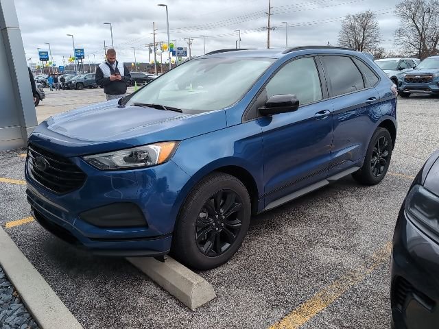 Certified 2022 Ford Edge SE w/ Black Appearance Package image 1