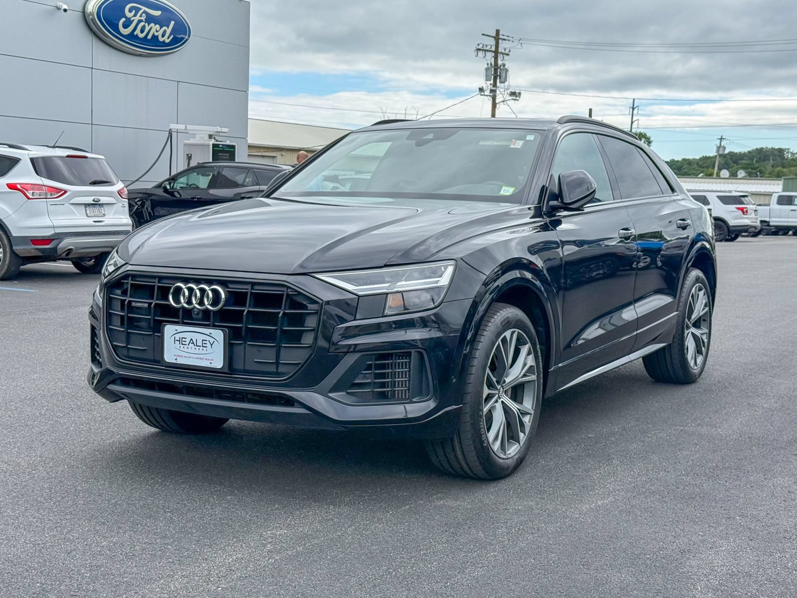 Used 2021 Audi Q8 Premium w/ Black Optic Package AWD/4WD image 4