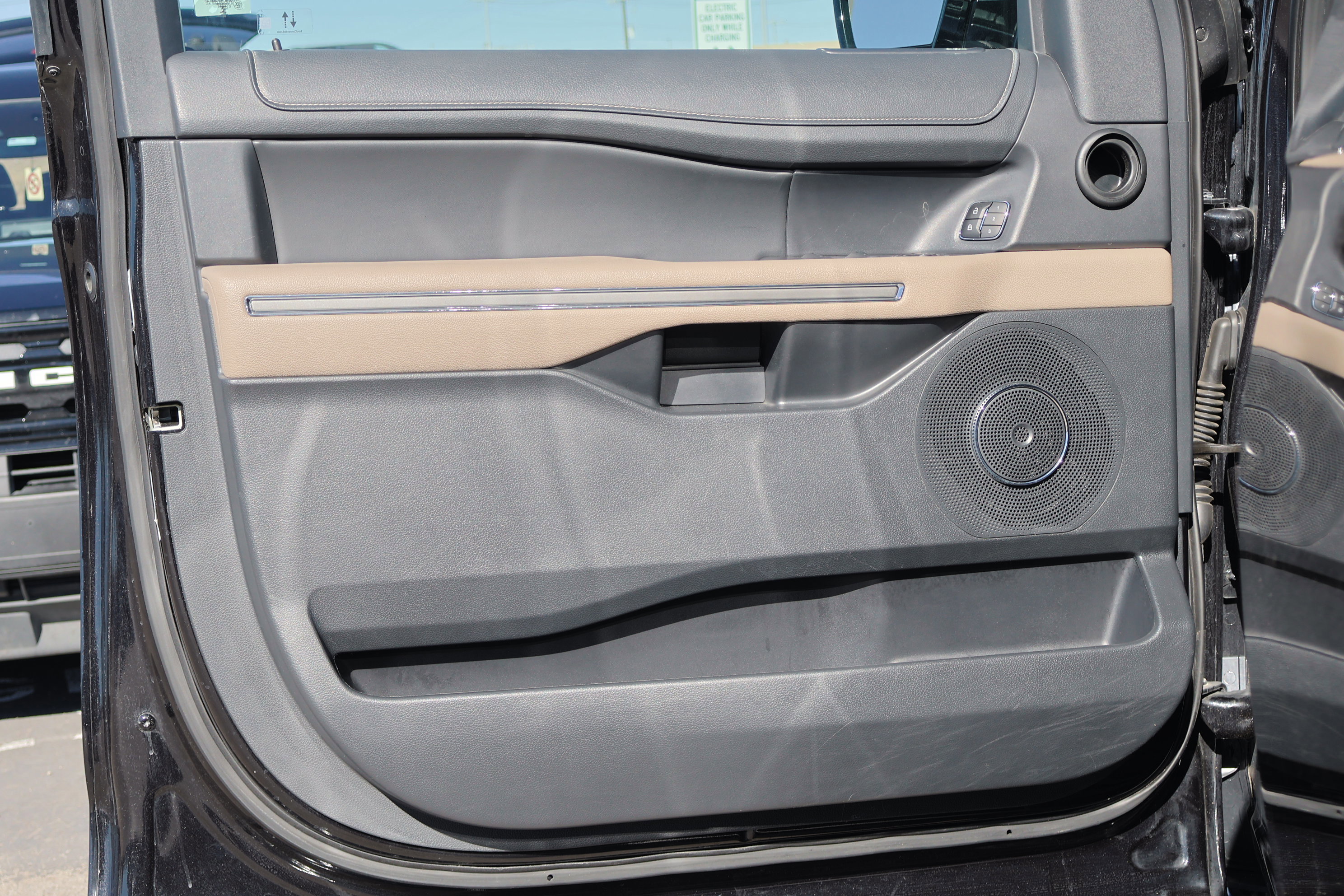 Certified 2024 Ford Expedition Max XLT image 13