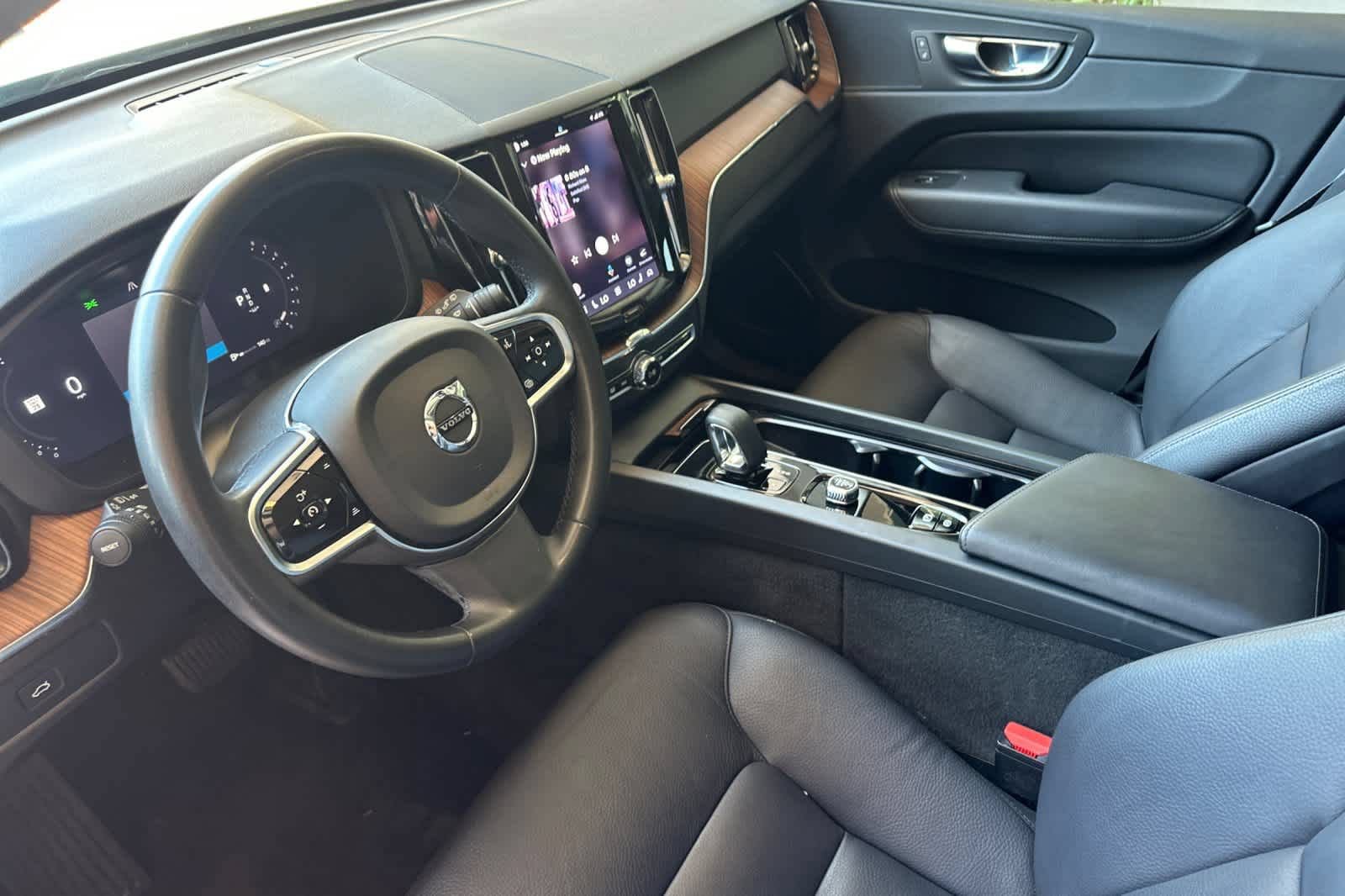 Used 2023 Volvo XC60 B5 Plus AWD/4WD image 12