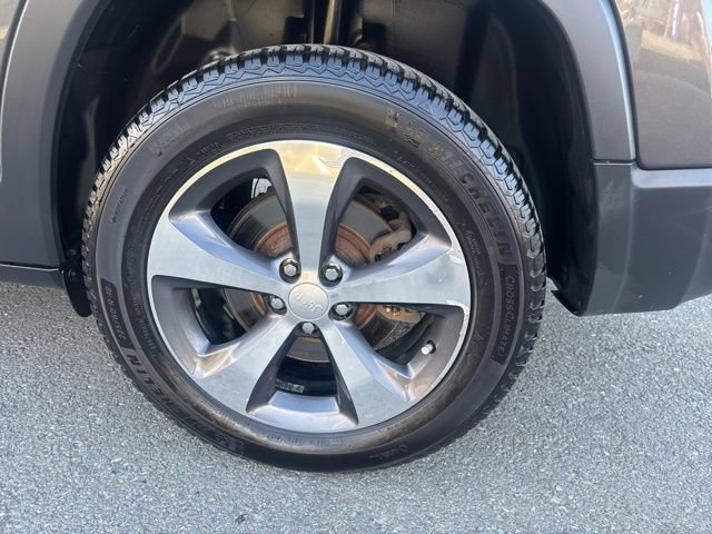 Used 2019 Jeep Cherokee Limited AWD/4WD image 13