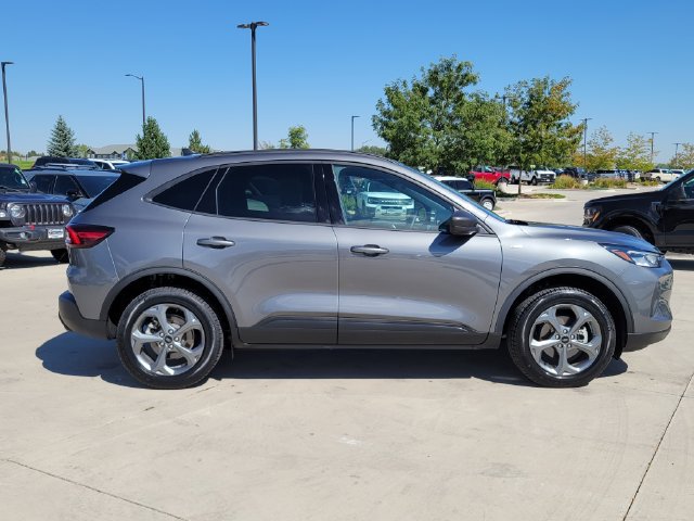Certified 2025 Ford Escape ST-Line AWD/4WD image 2