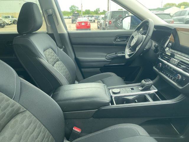 Used 2025 Nissan Pathfinder SV AWD/4WD image 8