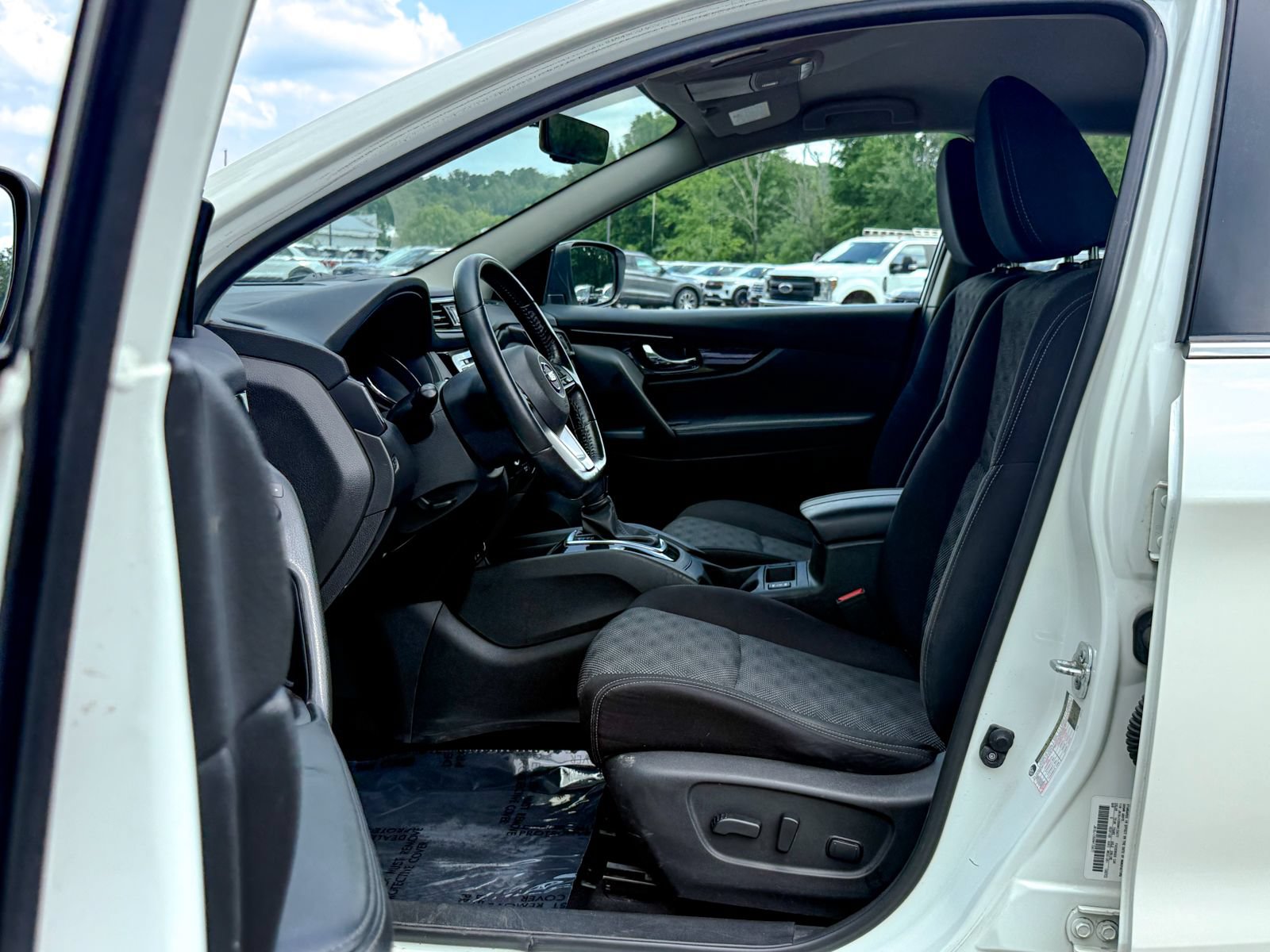 Used 2017 Nissan Rogue Sport SV w/ SV Premium Package AWD/4WD image 16
