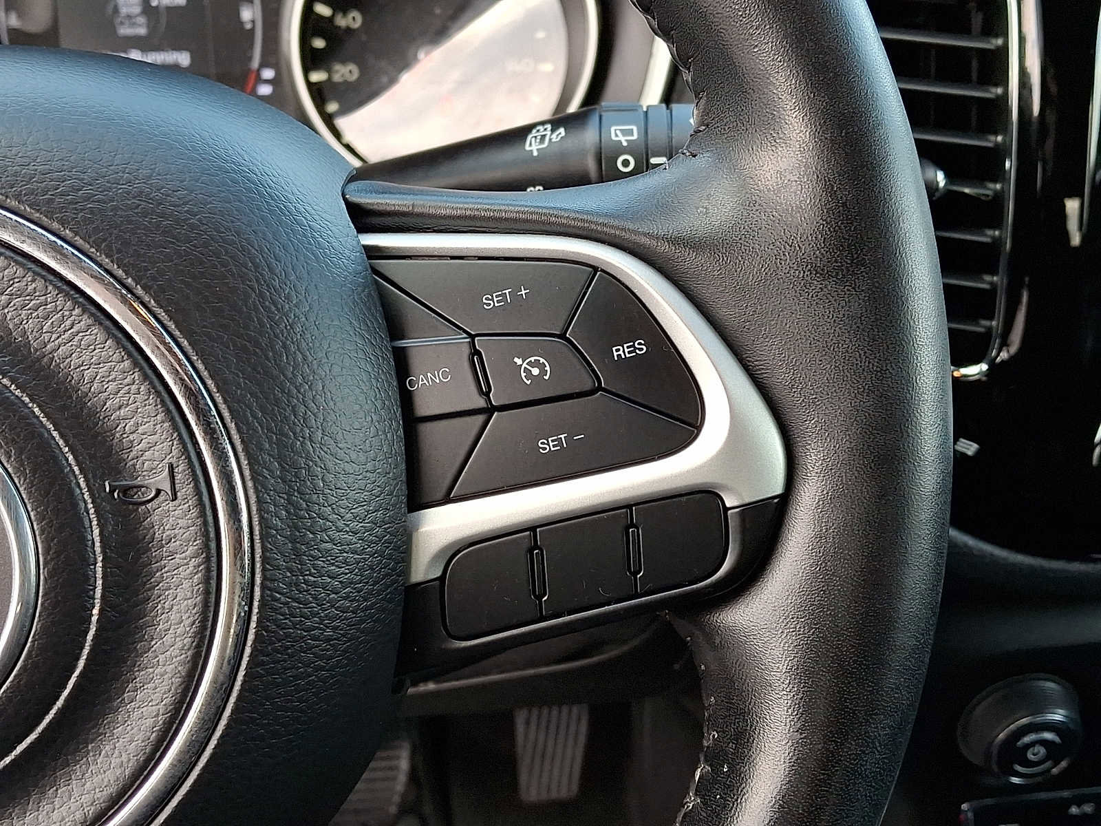 Used 2020 Jeep Compass Latitude AWD/4WD image 22