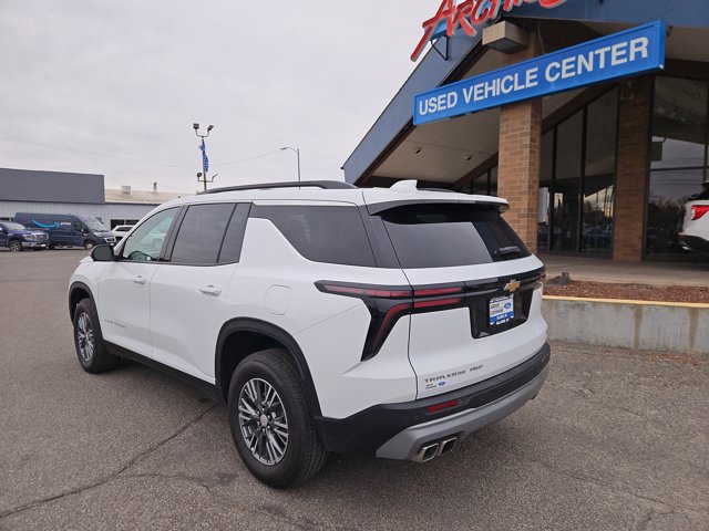 Used 2024 Chevrolet Traverse LT image 3