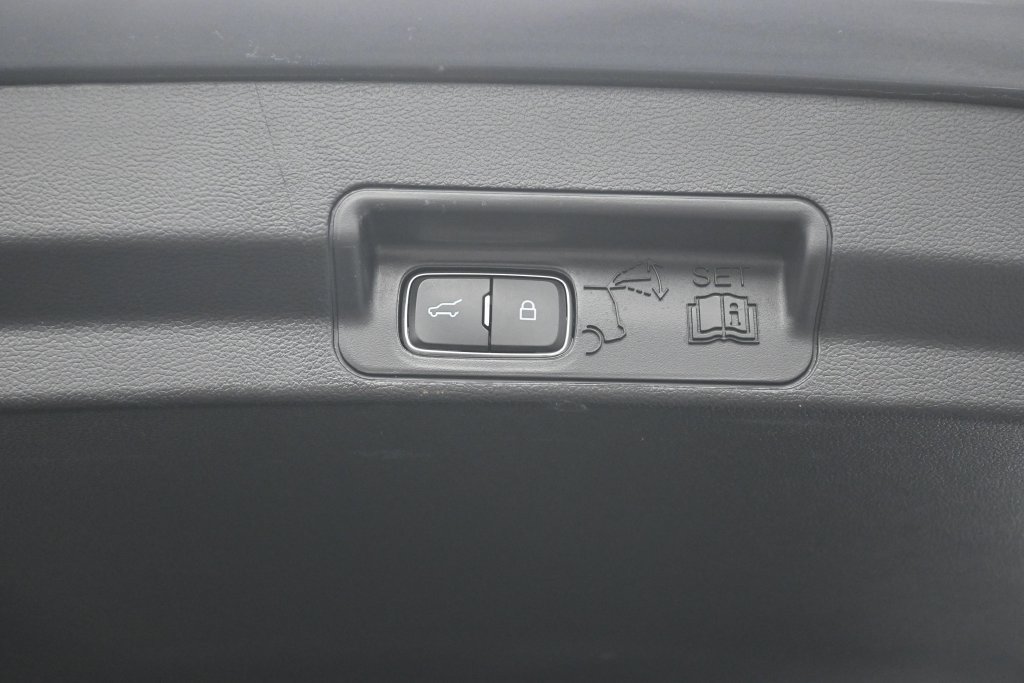 Certified 2022 Ford Explorer XLT w/ Equipment Group 202A RWD image 4