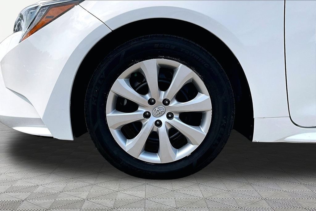 Used 2025 Toyota Corolla LE FWD image 9