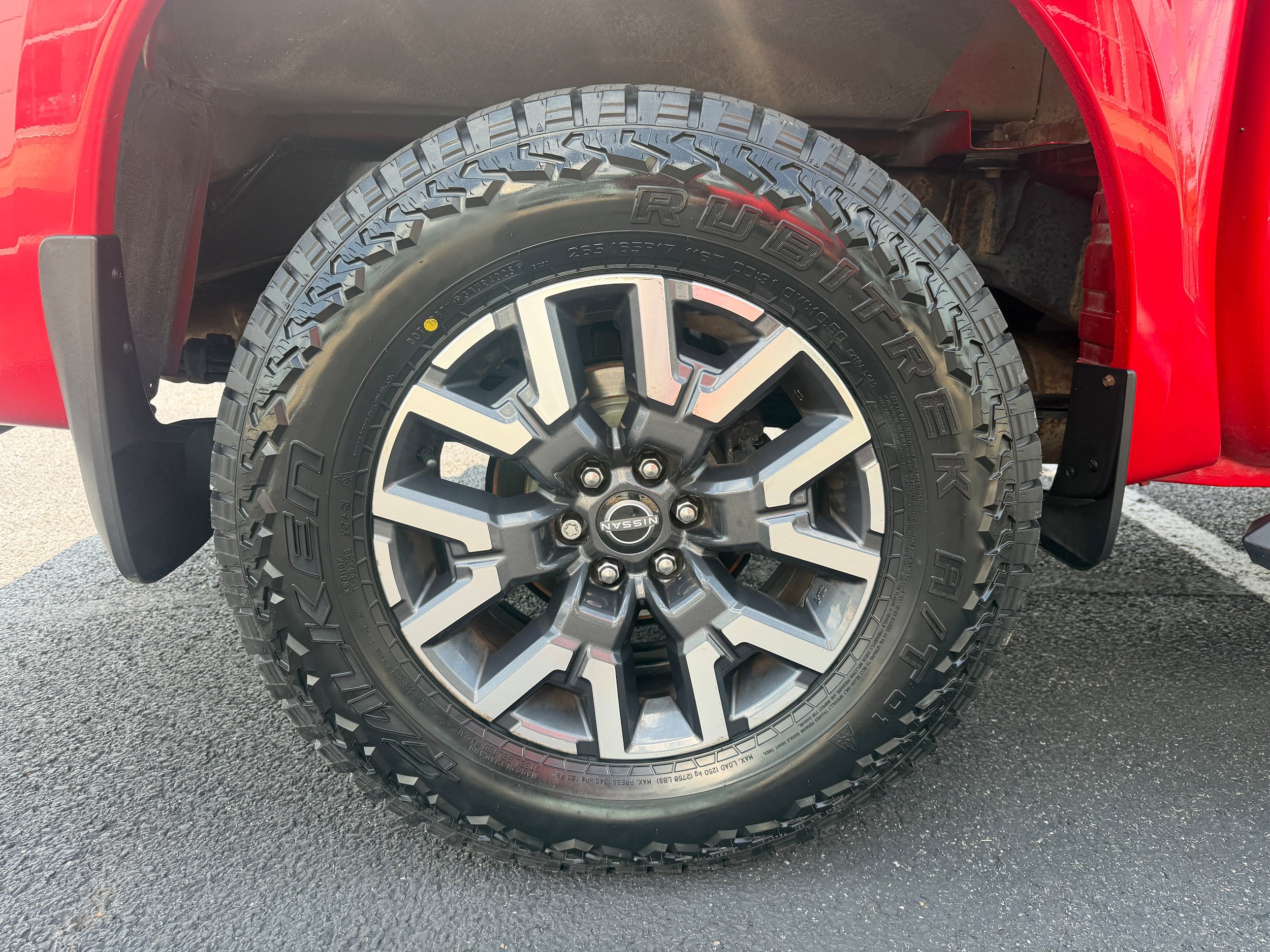 Used 2022 Nissan Frontier SV AWD/4WD image 13