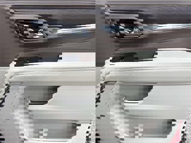 Used 2021 GMC Yukon Denali w/ Denali Premium Package image 23