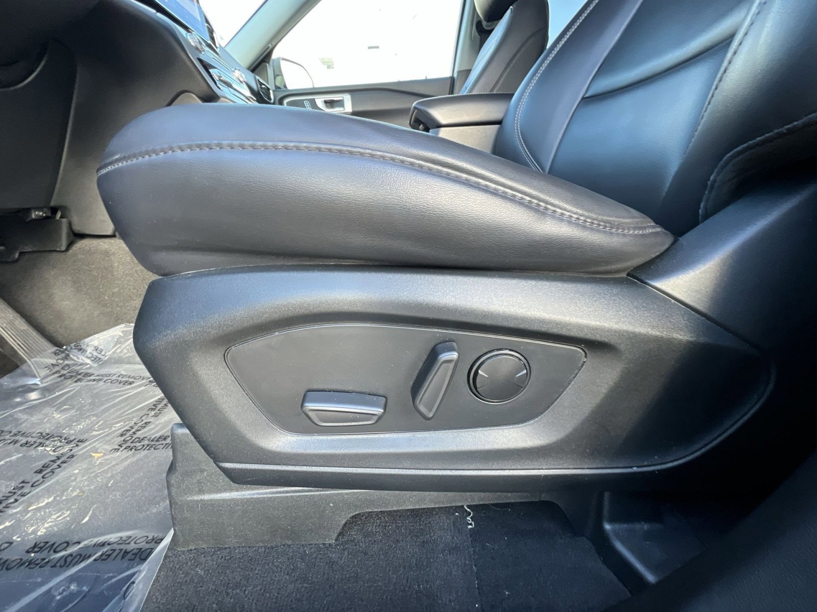 Certified 2022 Ford Explorer XLT w/ Equipment Group 202A image 14