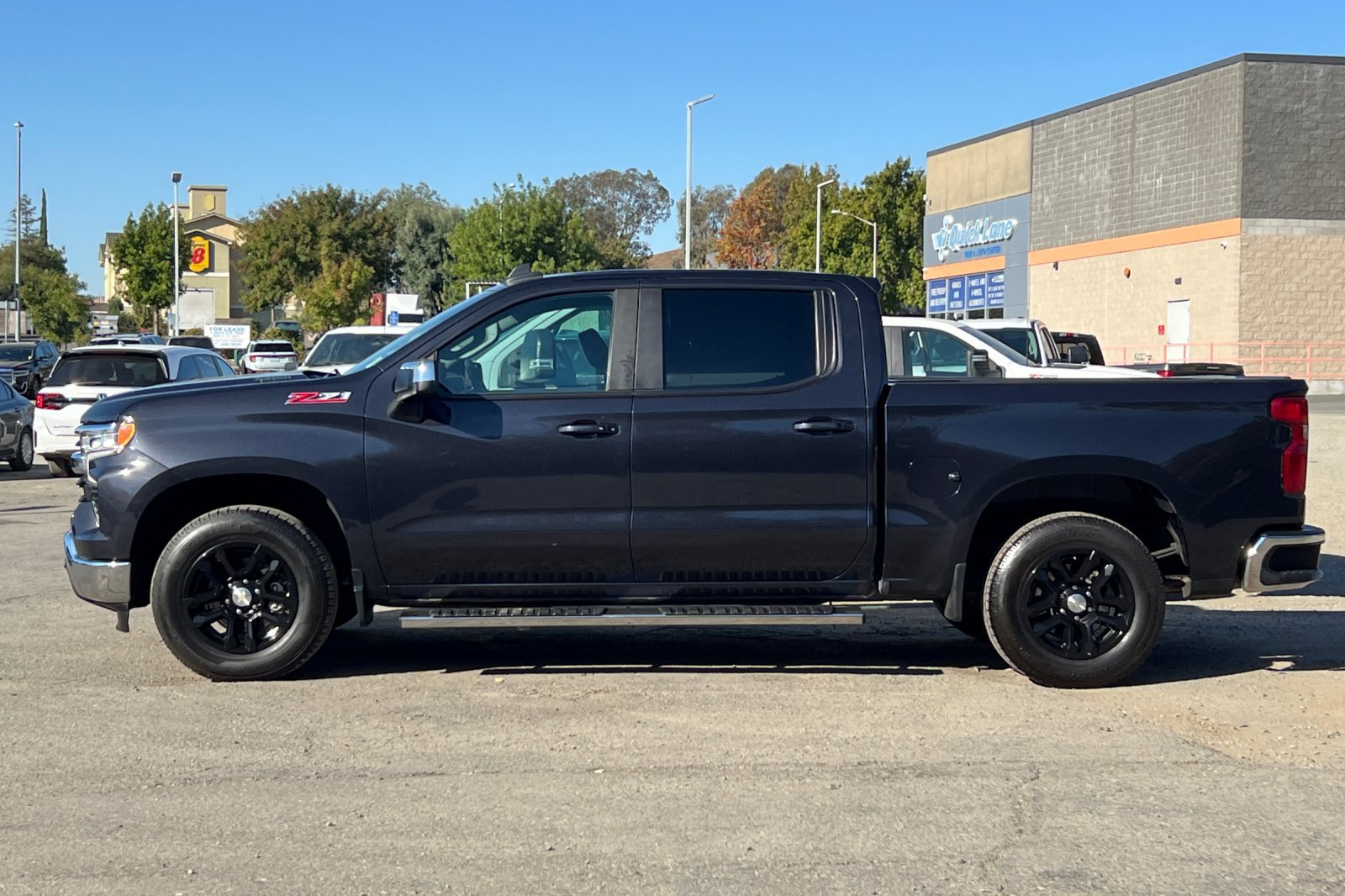 Used 2023 Chevrolet Silverado 1500 LT AWD/4WD image 7