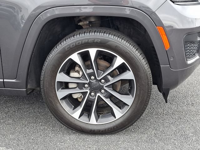 Used 2022 Jeep Grand Cherokee Overland w/ Luxury Tech Group IV AWD/4WD image 8