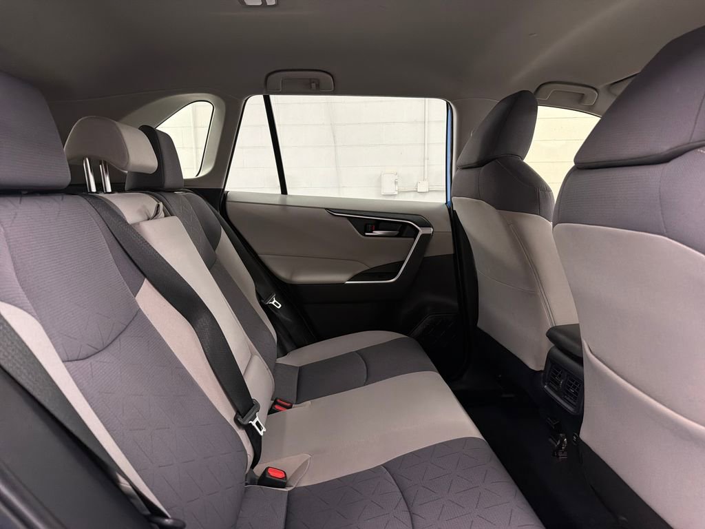 Used 2020 Toyota RAV4 XLE FWD image 29