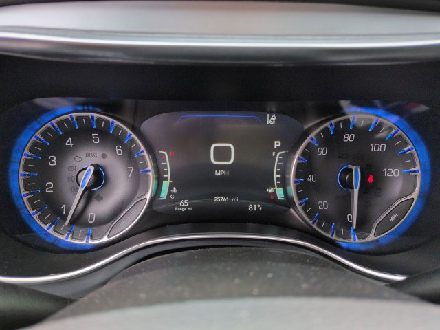 Used 2026 Chrysler Pacifica Limited FWD image 36
