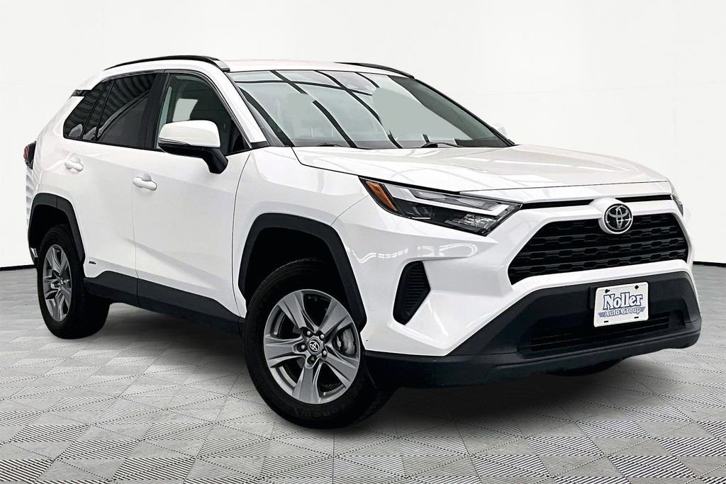 Used 2025 Toyota RAV4 XLE AWD/4WD image 5