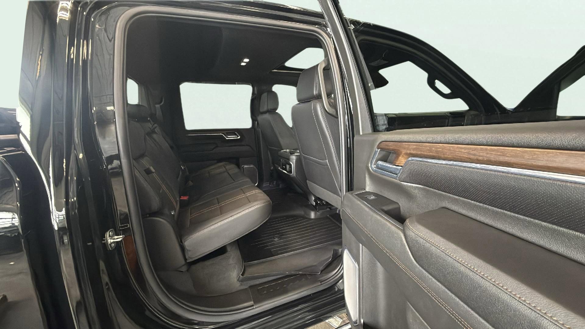 Used 2024 Chevrolet Silverado 2500 High Country w/ Z71 Off-Road Package image 18