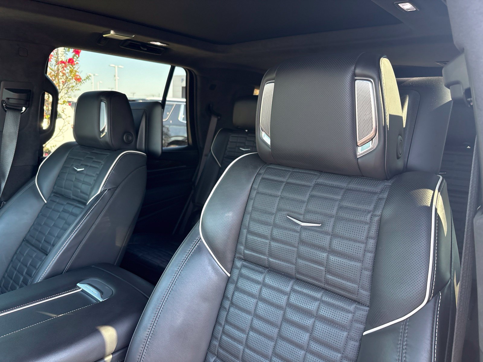 Used 2024 Cadillac Escalade Sport Platinum w/ LPO, ONYX Package AWD/4WD image 16