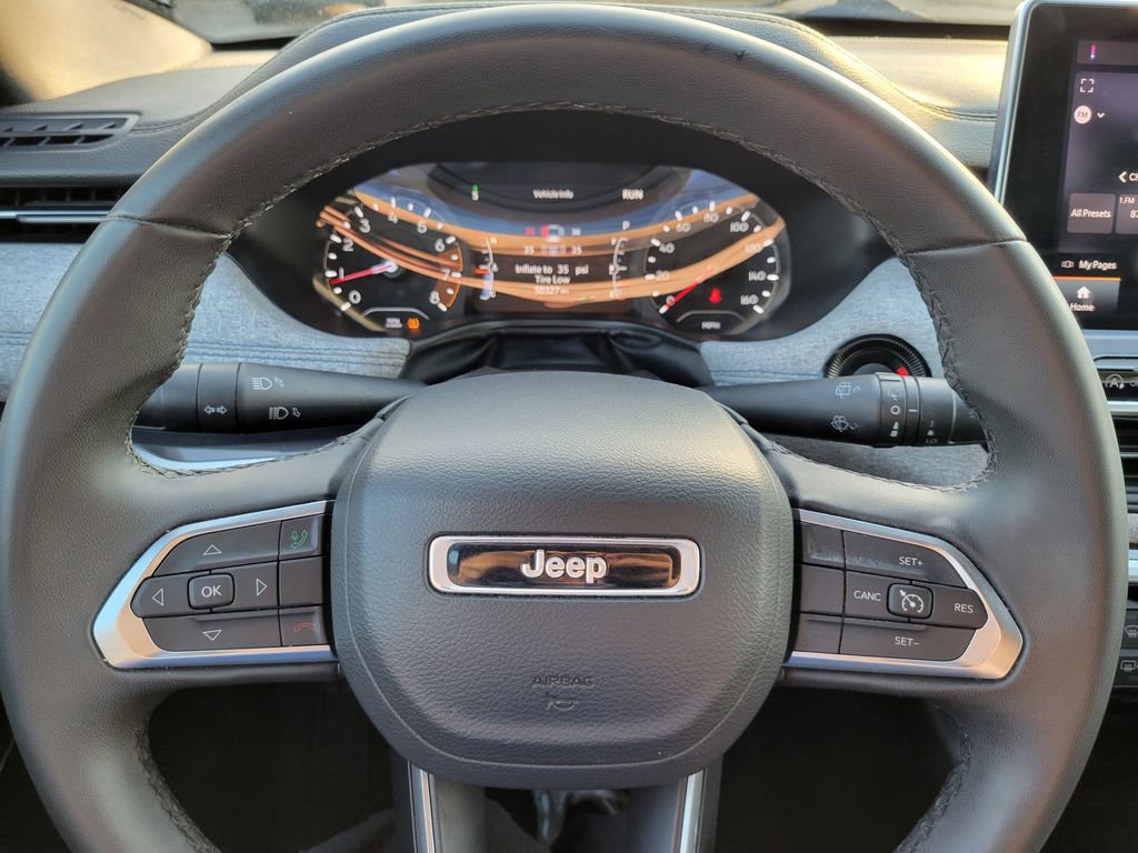 Used 2024 Jeep Compass Latitude image 30