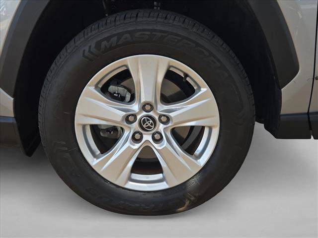Used 2021 Toyota RAV4 XLE AWD/4WD image 23