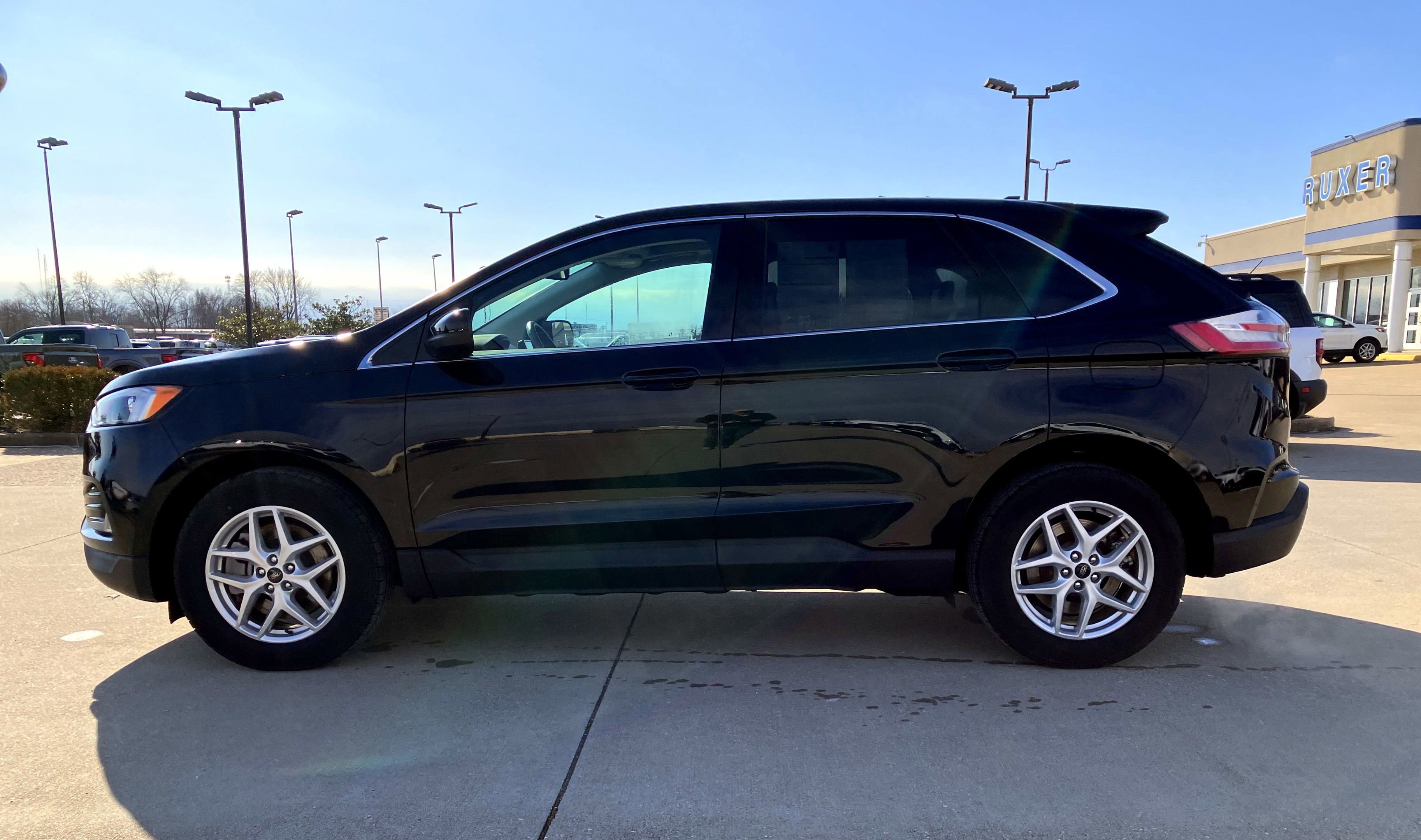 Certified 2024 Ford Edge SEL w/ Convenience Package image 2