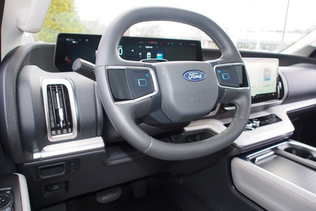 Certified 2025 Ford Expedition Active image 20
