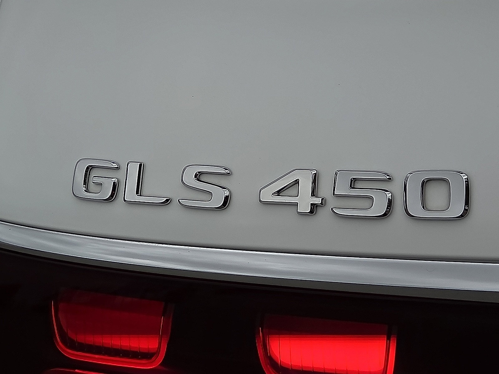Used 2026 Mercedes-Benz GLS 450 4MATIC image 9