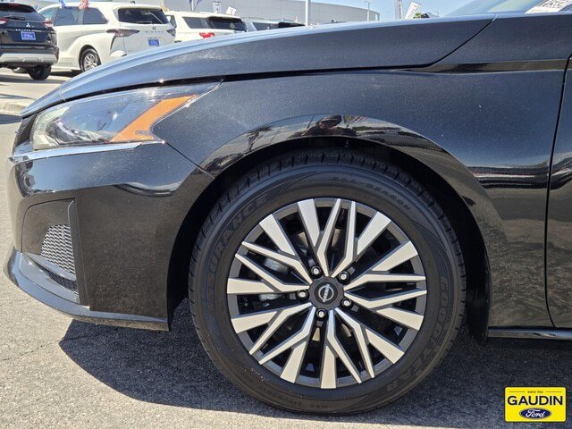 Used 2025 Nissan Altima 2.5 SV FWD image 10