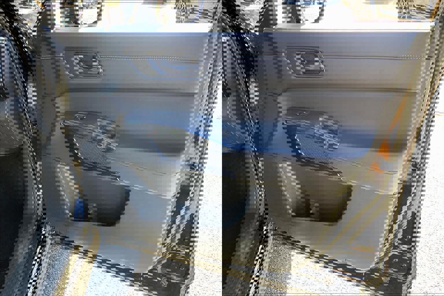 Used 2025 Nissan Pathfinder SV image 21