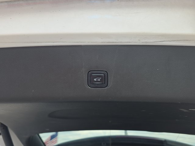 Used 2022 Chevrolet Traverse Premier FWD image 17